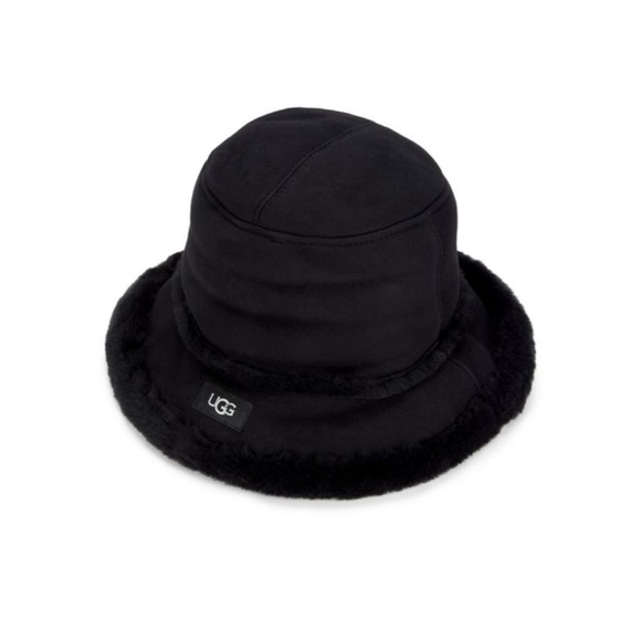 UGG Accessories - UGG
Shearling Bucket Hat